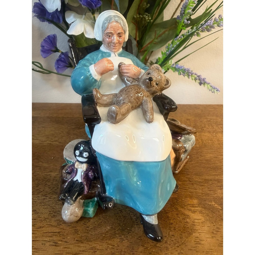 Royal Doulton Nanny HN2221 Figurine Teddy Bear Nursery Rhymes Mary Nicoll